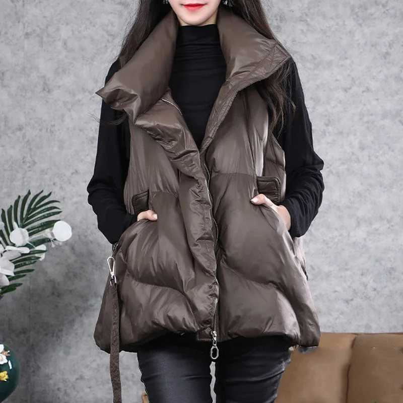 Winter Thicken Women Vest Korean Loose Warm Puffer Waistcoat for Women 2024 New Winter Sleeveless Jacket Female VestT251128