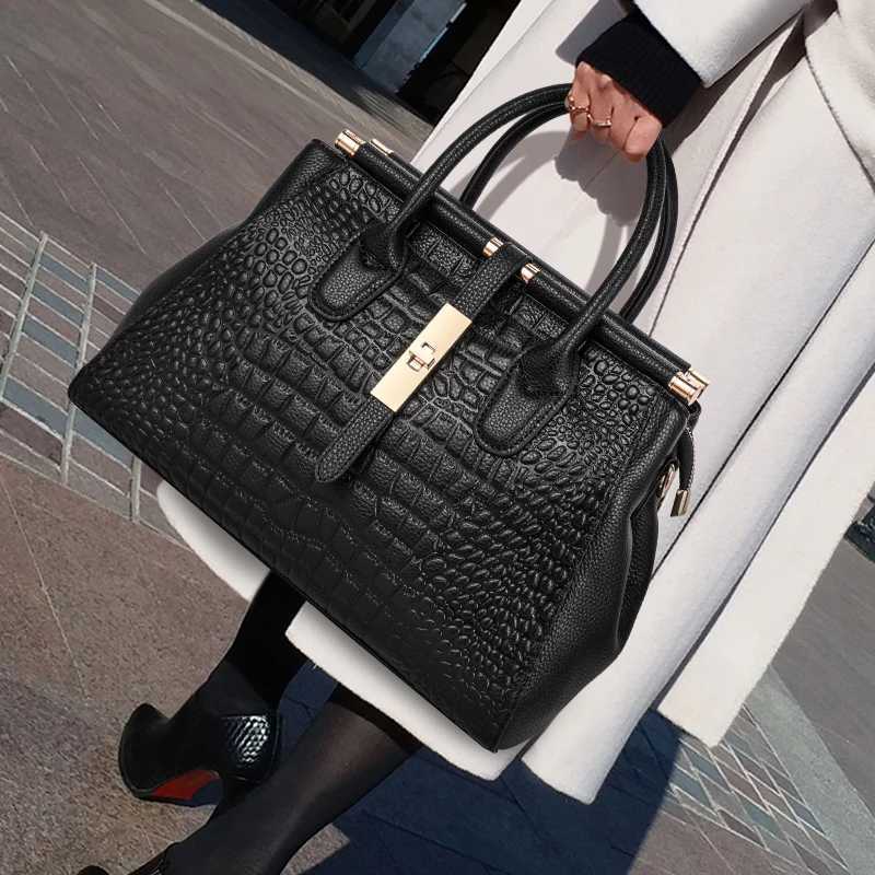 New style fashionable crocodile-patterned leather womens bag made of top-grade cowhide Large capacity practical and suitable K251128