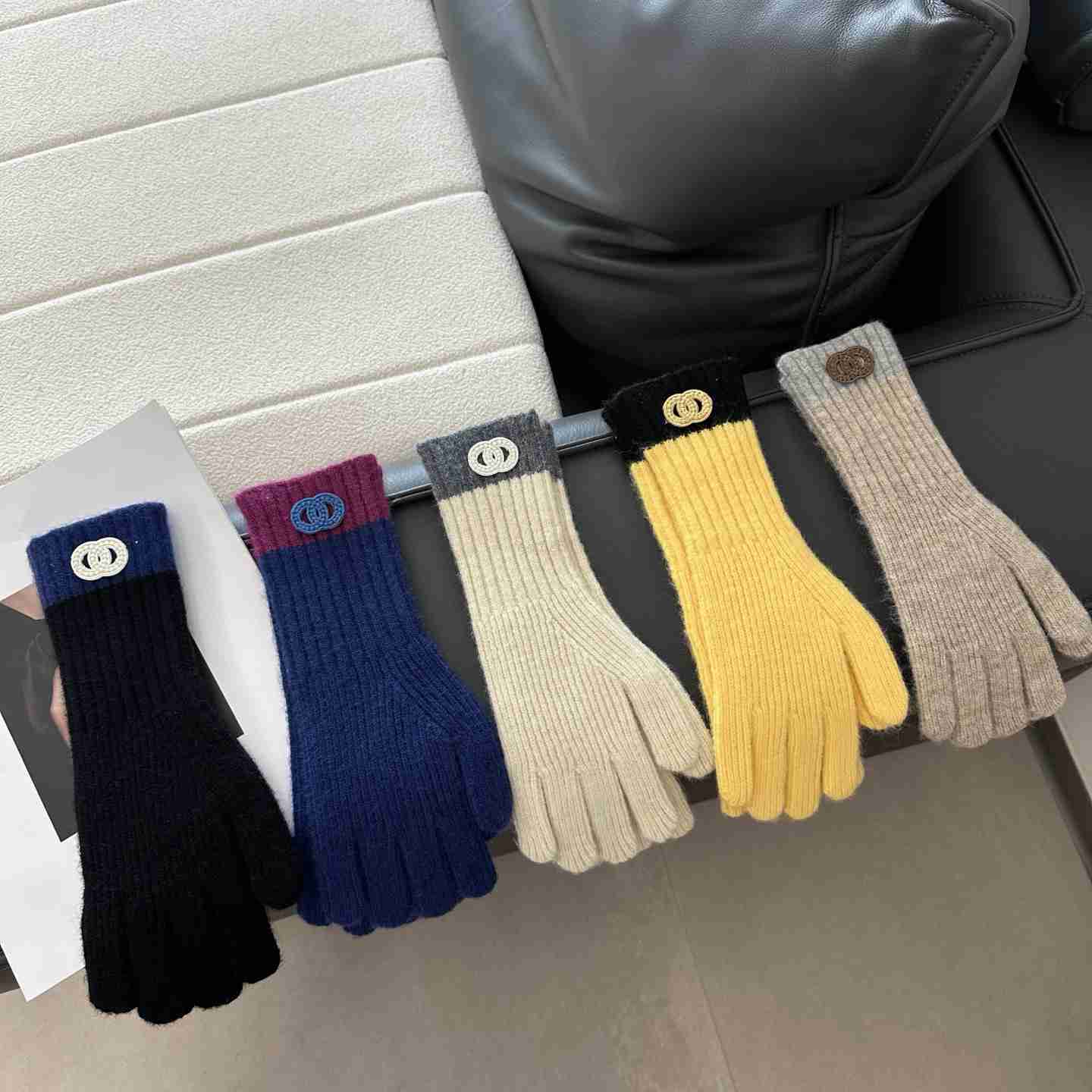 Five Fingers Gloves Beige Ribbed Knit Gloves With Contrast Trim Elegant Detail Delicate Daily Stylish Accessory Gift For Her High - Quality And Warm Winter Essential