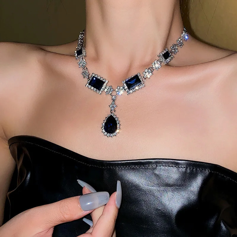 3 Pcs Bluey Square Rhinestone Water Drop Pendant Necklaces for Women Temperament Elegant Collarbone Chains Jewelry Sets 251126
