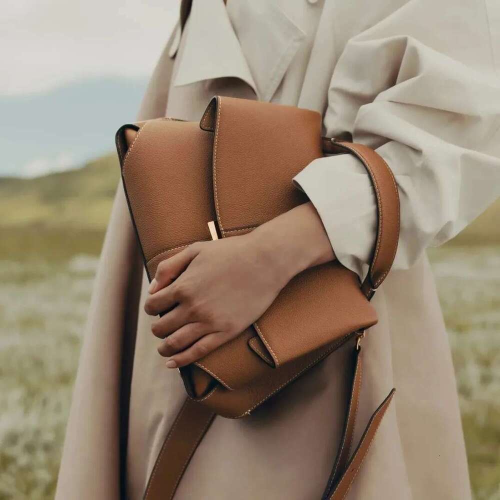 Genuine Leather Smile Mokiki Pleated Design Single Shoulder Large Capacity Commuting Carrying Crossbody Bag