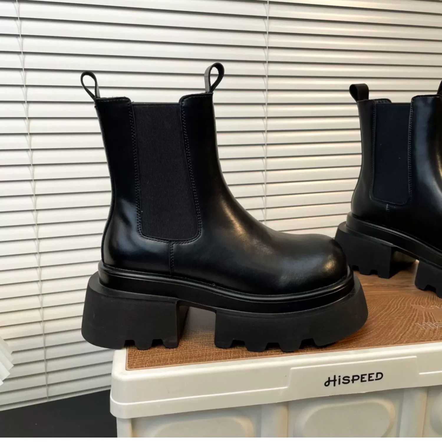 hot Designer shoes free shipping Boots Thick soled Martin boots women height increasing chimney boots with fleece short boots