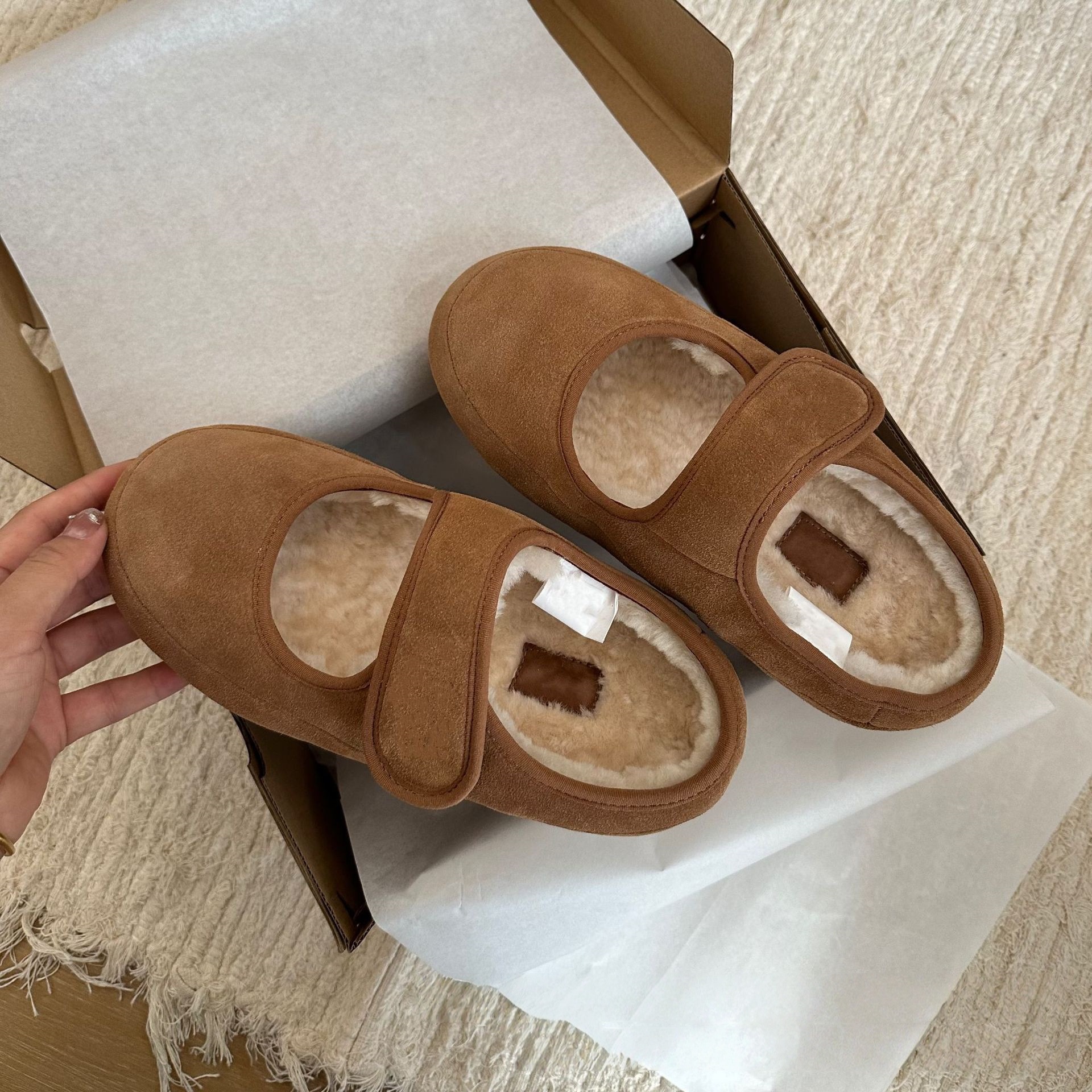 2025 Flat shoes Mary Jane shoes French-style girl's shallow-mouth doll shoes lazy snow boots fluffy grandma shoes