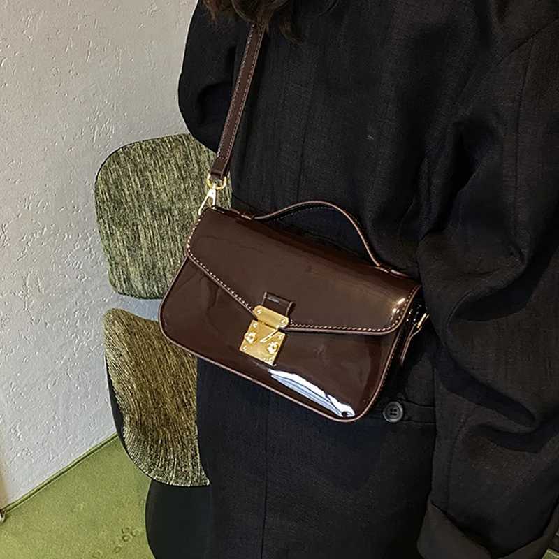 Designer Bags for Wen Red Glossy Patent Leather Handbag Fi Versatile Square e Shoder Bags Simple Mini Crossbody Pack Y251127