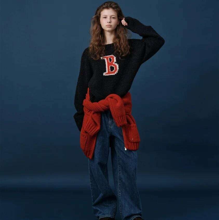 Thebarnet Loose Bla Contrast Color B Letter Sweater 2025 Autumn Long Sve Round Ne Knitted Women's Faion Commute Sle