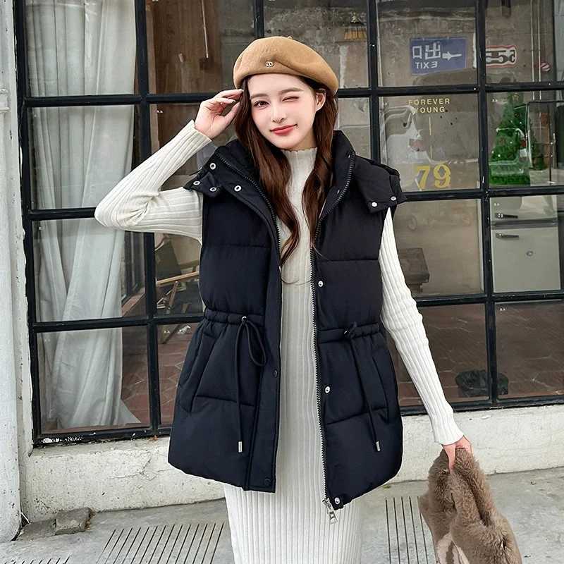 Winter Sleeveless Jacket Female Hooded Down Vest Coat 2025 New Duck Down Puffer Waistcoat Ultra Light Winderproof OutwearT251128