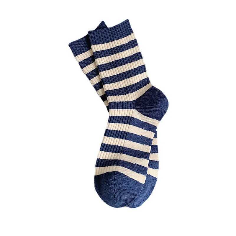 Autumn Women Sports Socks Stripe Fashion Harajuku Hip Hop Female Cotton Sock Unisex Skateboard Street Middle Tube Socks J251128