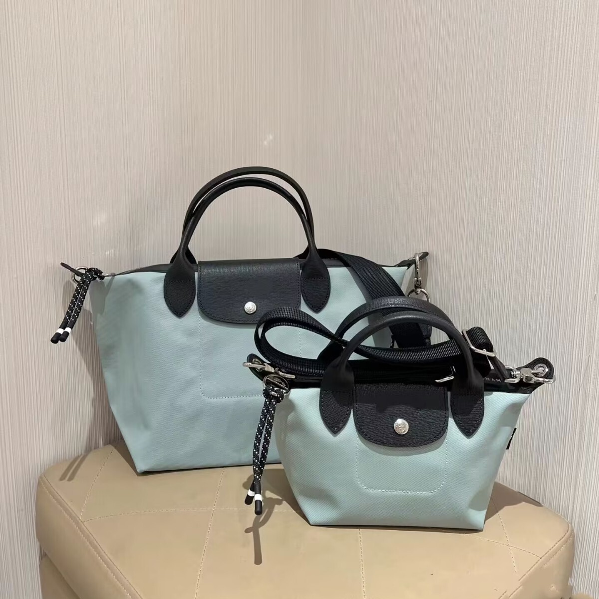 Designer 2025S Dragon Energy Diagonal Short Handle Dumpling Handbag Shoulder Crossbody Travel Large Capacity Mommy Bag New Free Delivery Designer Bag