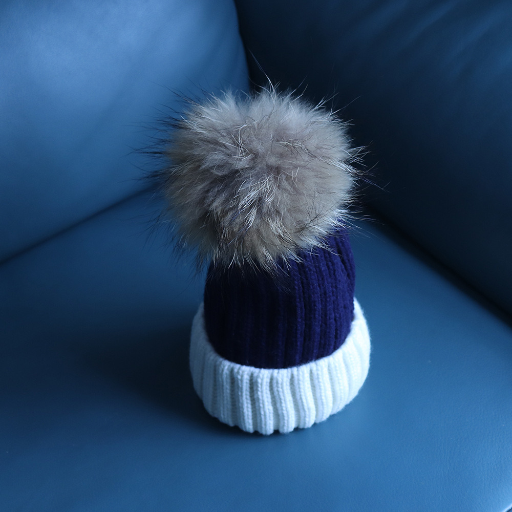 Knitted two-color woolen hat for autumn and winter warmth, rolled edge hat, Korean version two-color women's raccoon ball knitted hat