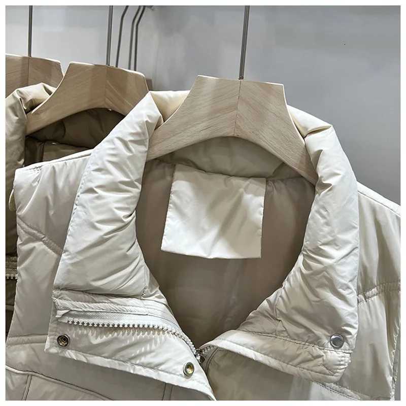 Winter Sleeveless Jacket Female Down Vest 2025 New Duck Down Puffer Waistcoat Ultra Light Winderproof Outwear Women GiletT251128