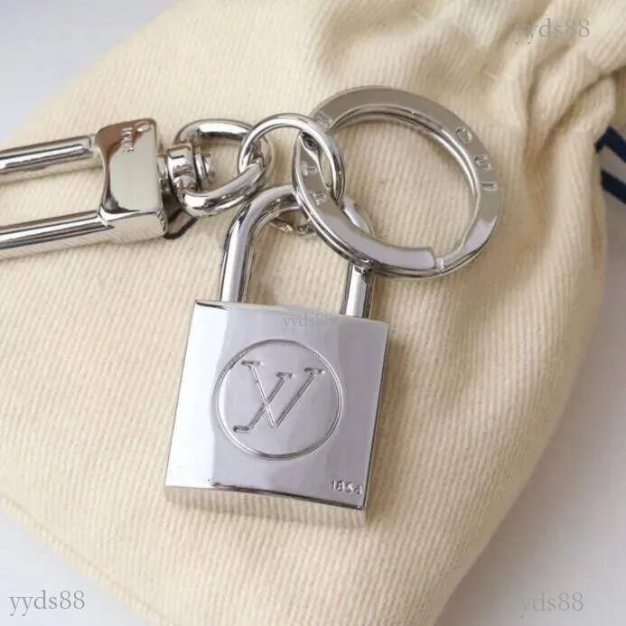 Luxury Gold Silver Lock Keychains Top Designer Keychain Car key Rings for Fashion Men Women Luggage pendant Key Chain With gift box 20 options to choose from