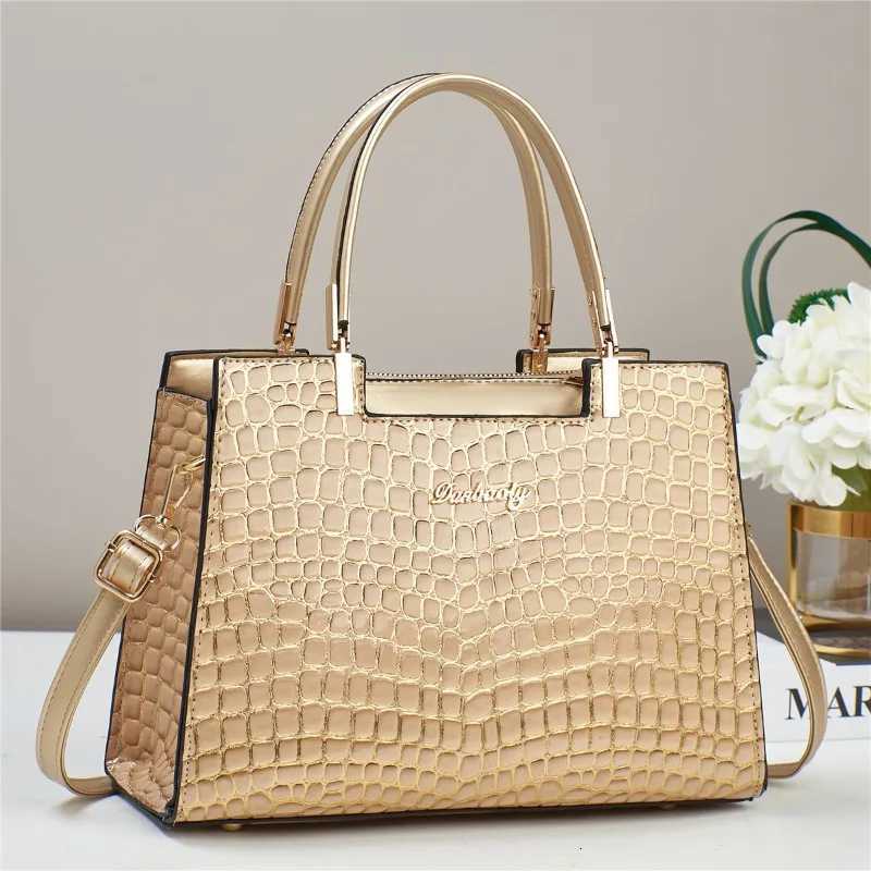 Classic Retro Women Shoulder Bag Large Capacity Crocodile Pattern Crossbody Bag Luxury Brand Designer Handbag Commuting Tote Bag K251128