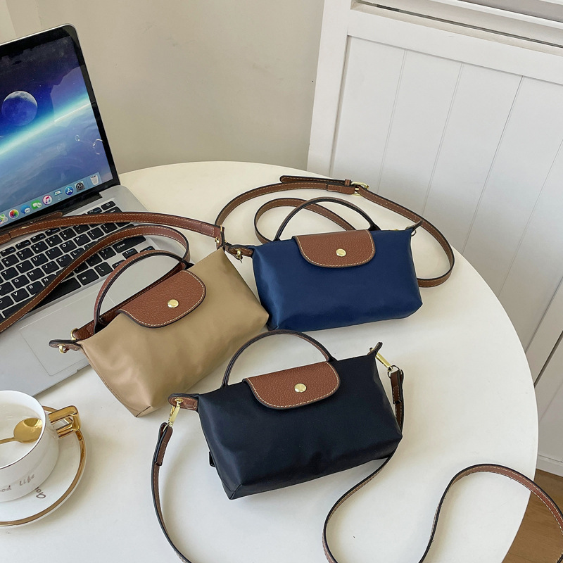 Designer 2025S new fashion handbag women personality versatile dumpling lightweight shoulder crossbody small square bag