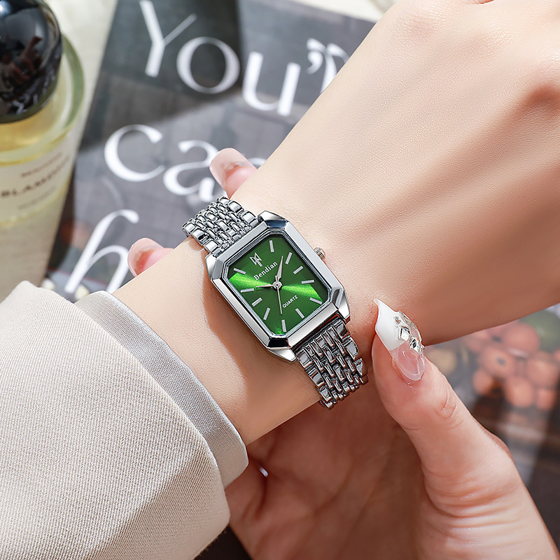 2025 New Light Luxury Steel Belt Womens Watch Female Student Fashion Simple Square Quartz Watch 231025