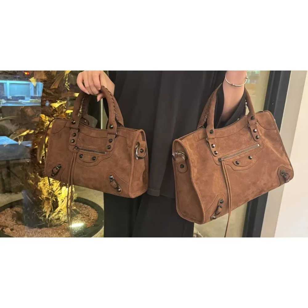 Premium Spice Bag 2025 New French Locomotive Bag Soft Suede First Layer Cowhide Crossbody Handbag Casual Sweet Cool K251128