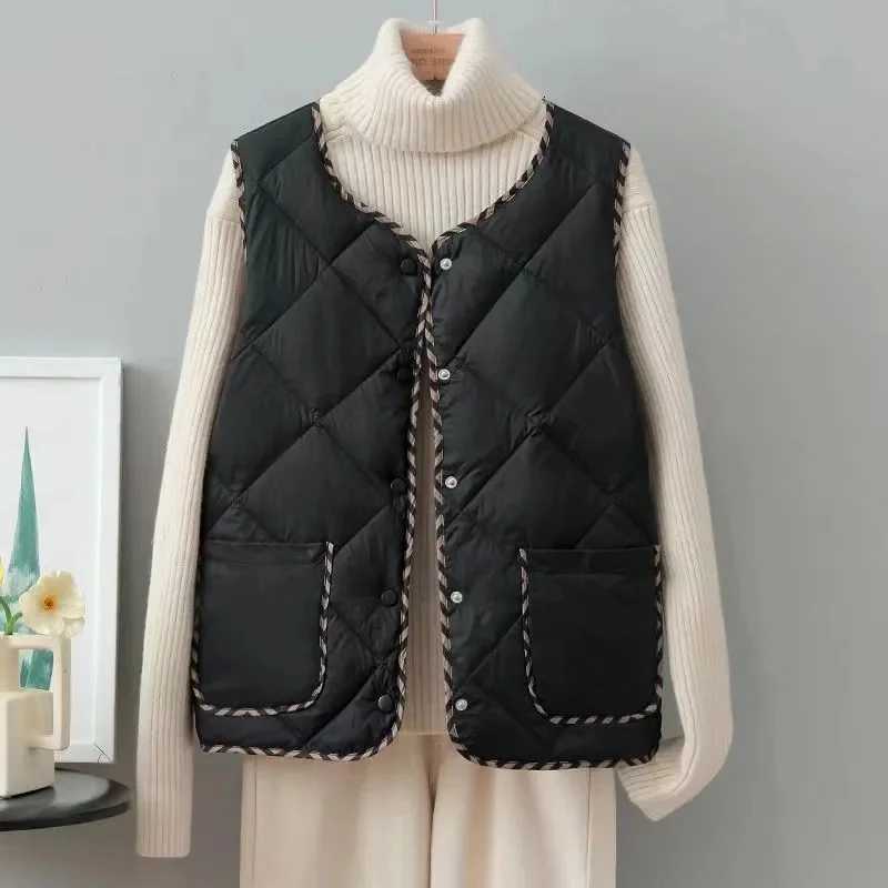 2025 New Autumn Winter Light Down Cotton Vest Woman Short Vests Round Neck Fashion Tops Loose Cotton Waistcoat Jacket FemaleT251128