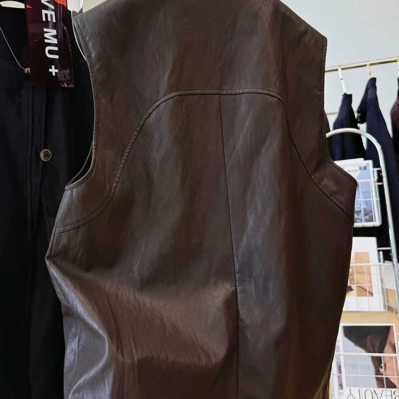 Elegant Unique Design Round Collar Sleeveless Leather Vest Womens Autumn Layering Vest CoatT251128