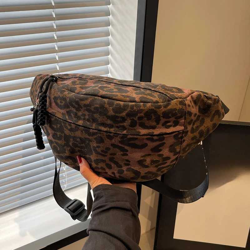 Womens Waist Bag Vintage Chest Bag with Adjustable Shoulder Straps Diagonal Cross Bag Suitable for Travel and Daily UseT251128