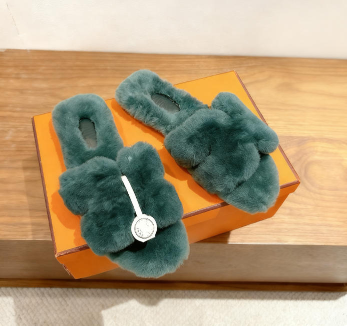 luxury winter shoes Slippers designer Warm womens shoes with fleece hairy slippers Home woolen slippers with thickened velvet Size35-41