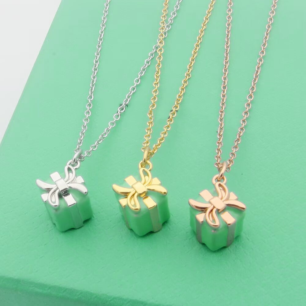 designer necklace blue box pendant necklaces female jewelry exquisite craftsmanship luxury jewelrys classic blue heart designer and bracelet set