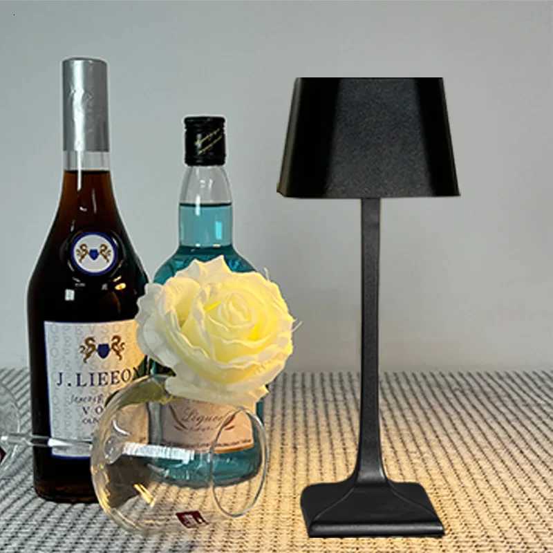 Home and hotel decoration Nordic luxury wireless dimmable portable rechargeable table lamp in gold and black M251128