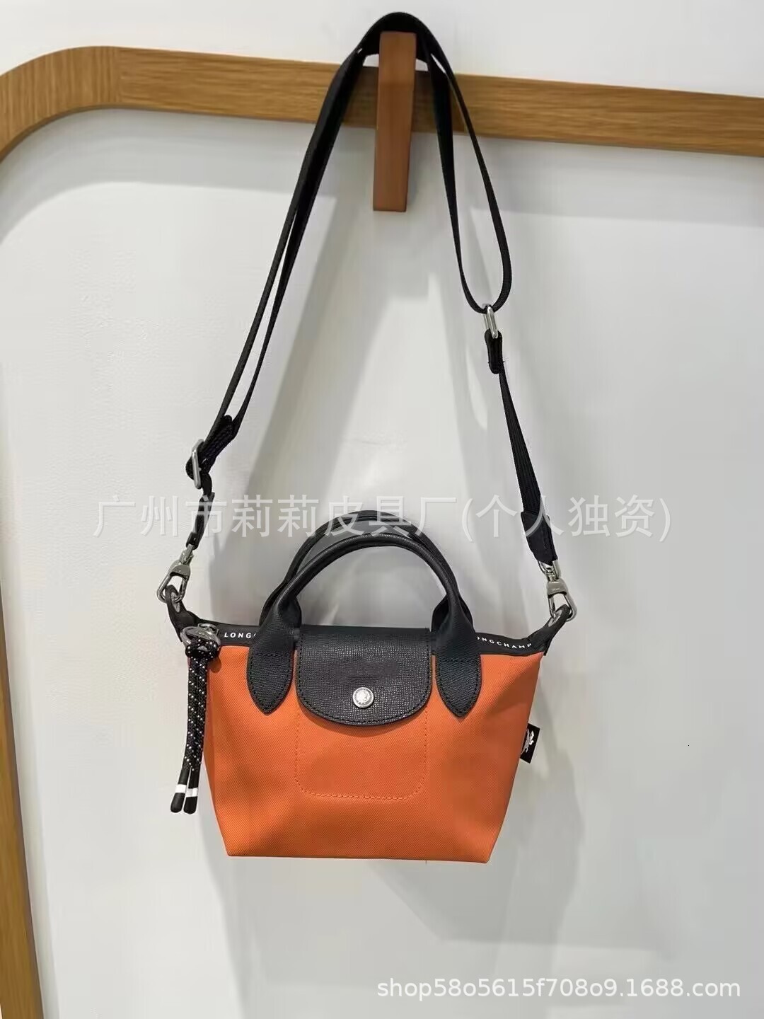 Designer 2025S Dragon Energy Diagonal Short Handle Dumpling Handbag Shoulder Crossbody Travel Large Capacity Mommy Bag New Free Delivery Designer Bag