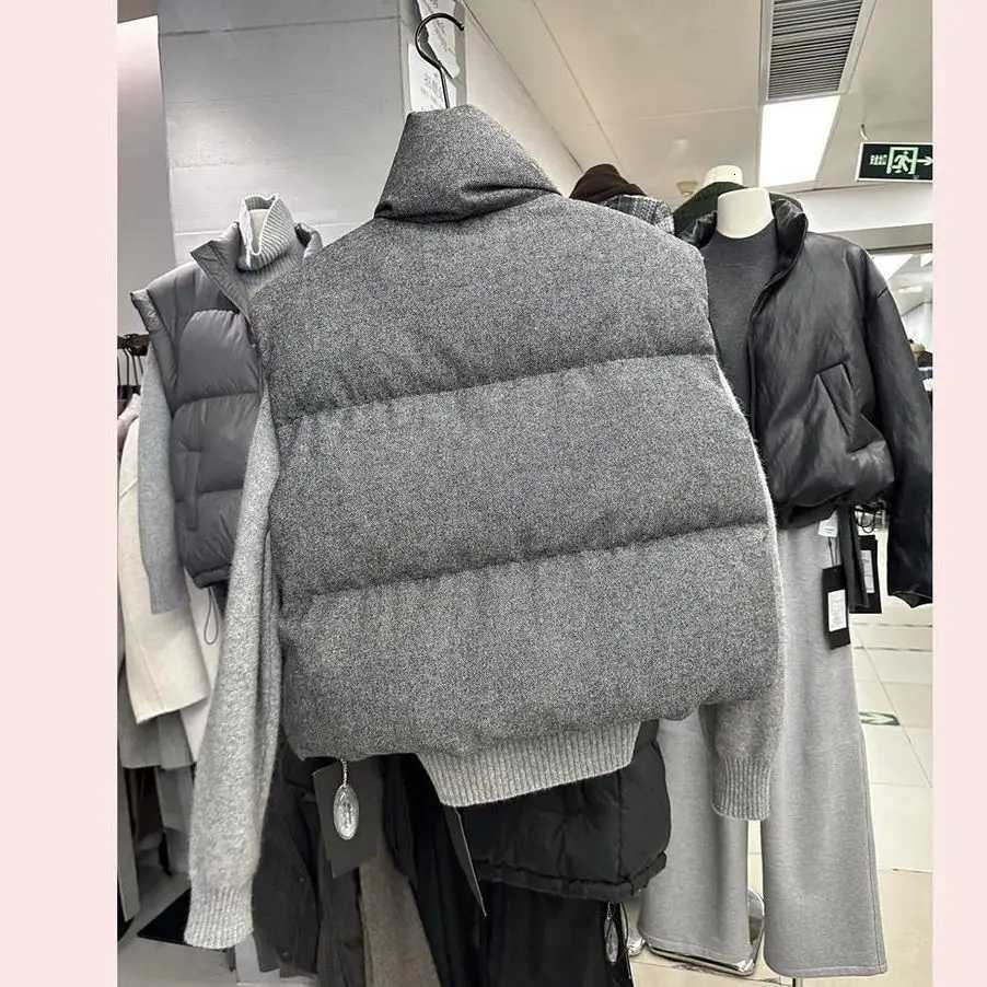 Women Short Down Cotton Vest Stand Collar Sleeveless Outerwear Waistcoat 2025 New Winter Outwear Casual Female Sleeveless JacketT251128