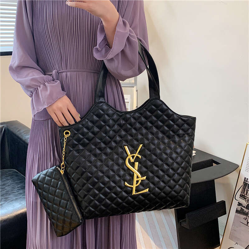 Women's 2024 New Korean Edition Niche Design Fashion Versatile Commuter Large Capacity Single Shoulder Handheld Tote Bag