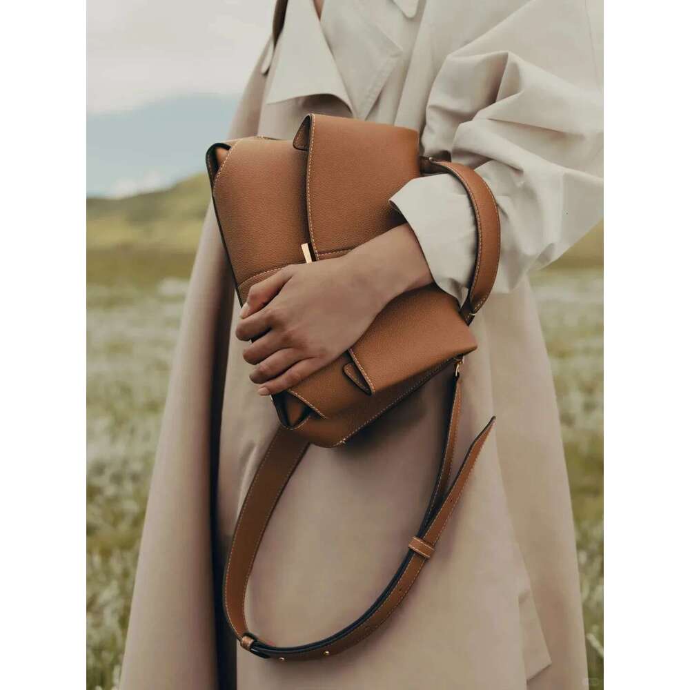 Genuine Leather Smile Mokiki Pleated Design Single Shoulder Large Capacity Commuting Carrying Crossbody Bag