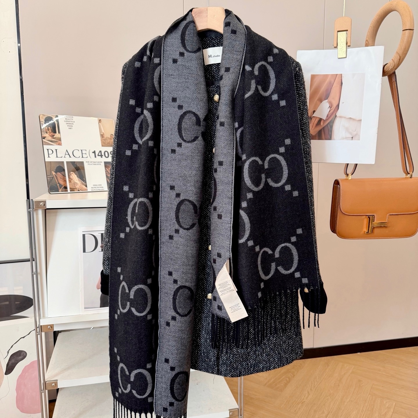 Womens luxury designer scarf winter knitted warm cashmere fashion letter scarf autumn and winter womens versatile neck scarf comfortable touch casual neck scarf