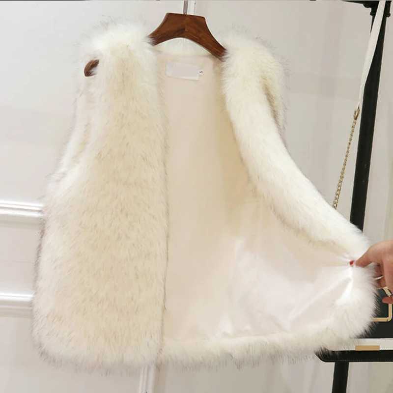 Women Fur Vest 2024 Autumn Female Waistcoat Faux Fox Fur Coat Women Warm White Black Gray Jacket Large Size 3XL Sleeveless CoatT251128