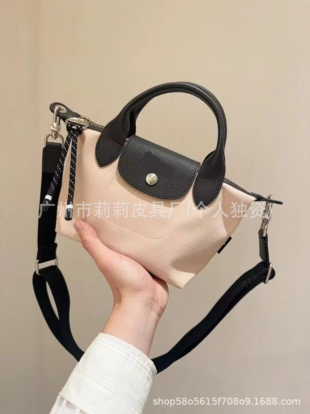 Designer 2025S Dragon Energy Diagonal Short Handle Dumpling Handbag Shoulder Crossbody Travel Large Capacity Mommy Bag New Free Delivery Designer Bag