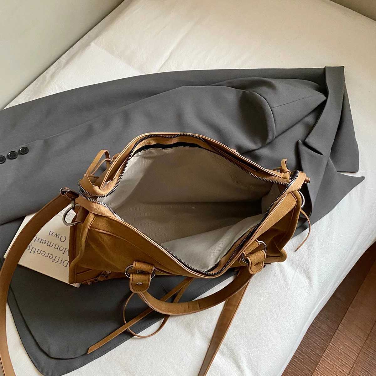 Women Luxury Shoulder Bag Studded Quilted Rope Lightweight Large Capacity Zipper Adjustable Strap Dual Handles Travel Business K251128