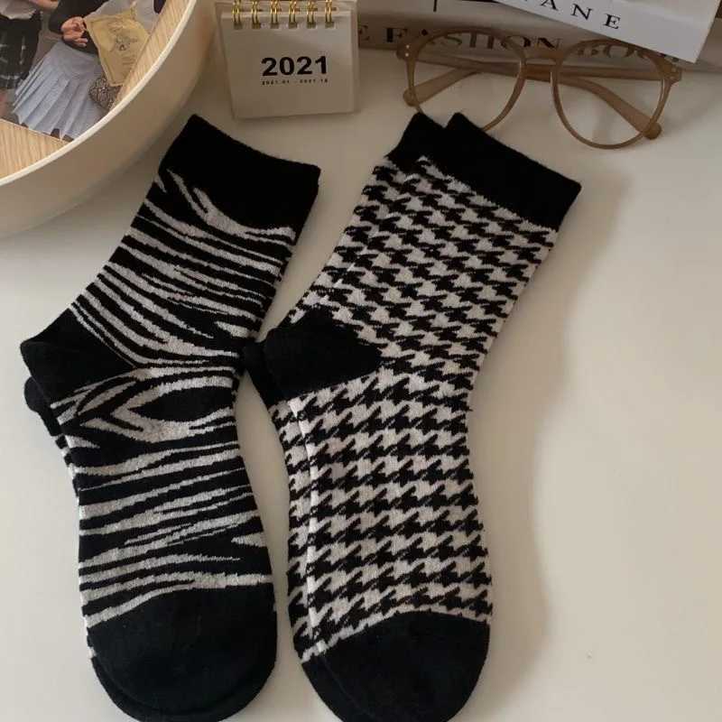 5 Pairs Women Cute Little Bear Mid Calf Socks Fashionable And Versatile Floral Prints Breathable Soft Comfortable Casual Socks J251128