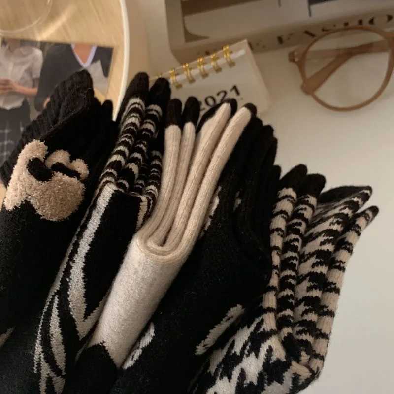 5 Pairs Women Cute Little Bear Mid Calf Socks Fashionable And Versatile Floral Prints Breathable Soft Comfortable Casual Socks J251128