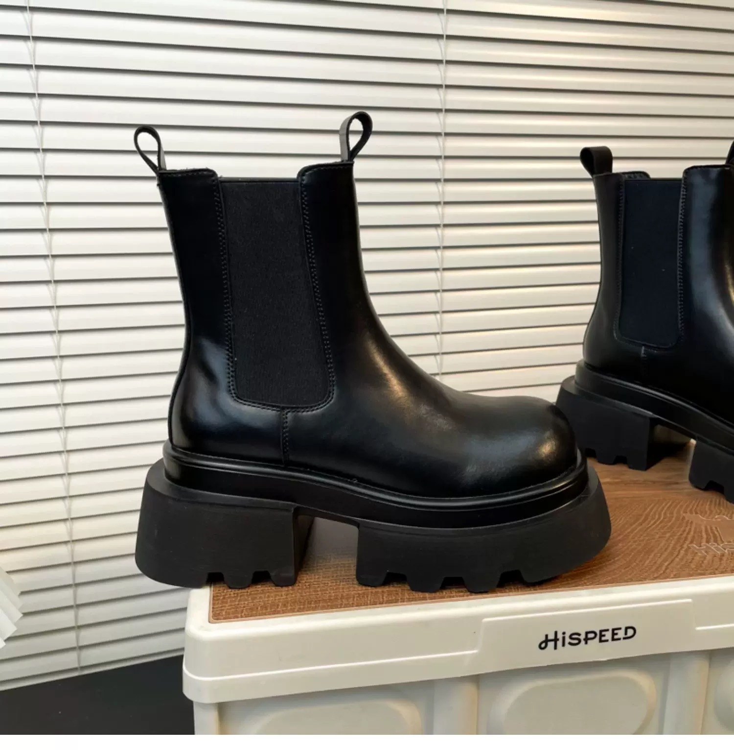 hot Designer shoes free shipping Boots Thick soled Martin boots women height increasing chimney boots with fleece short boots