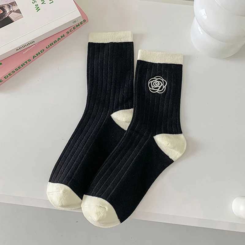 Autumn Women Socks Korean Style Lolita Camellia Sweet Socks Breathable Girls Students Cotton Middle Tube Socks J251128
