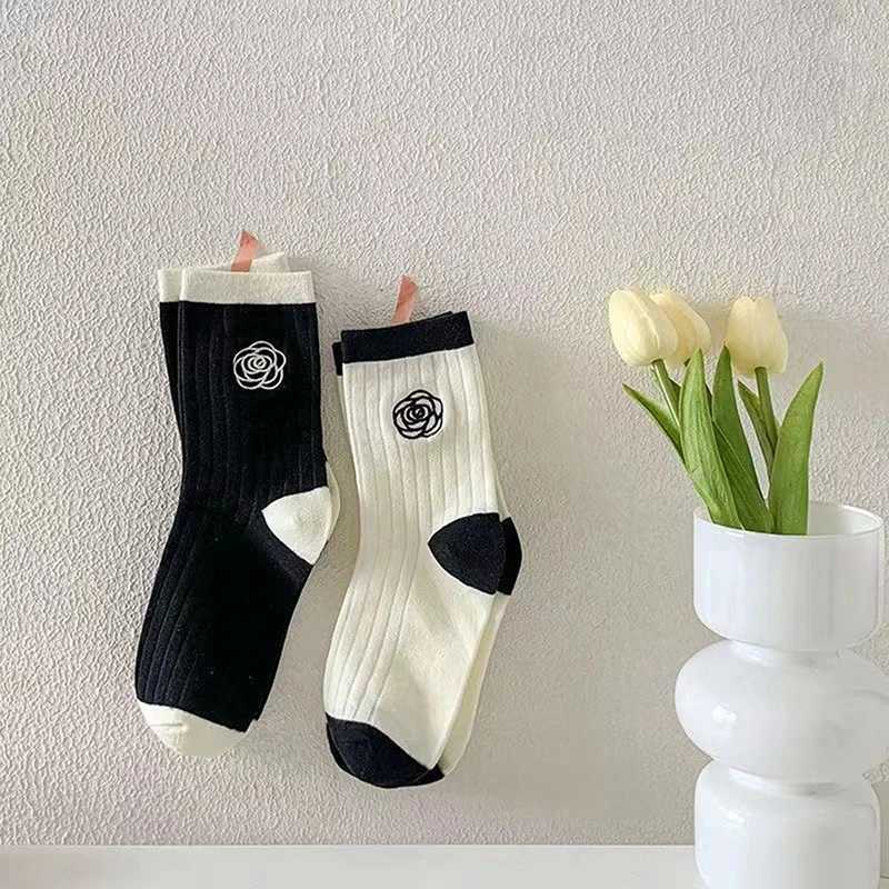 Autumn Women Socks Korean Style Lolita Camellia Sweet Socks Breathable Girls Students Cotton Middle Tube Socks J251128