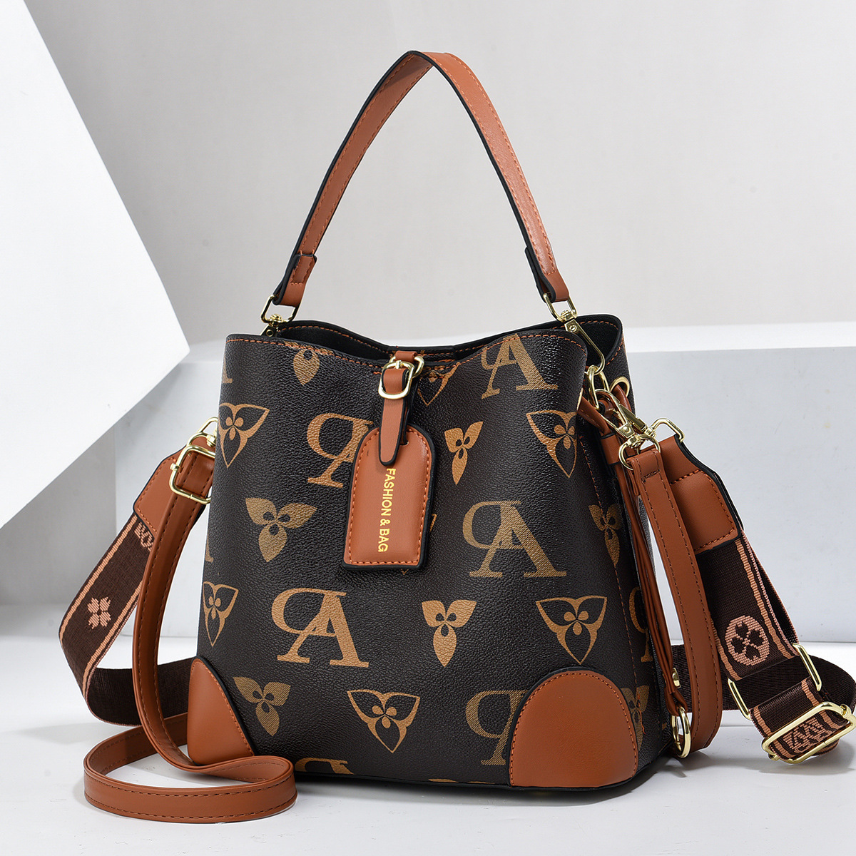 Free Shipping 2025 New design Classic Large Capacity Fashion Women Tote Bag Hot Selling Trendy Shoulder Bag Letter Print Bucket Bag