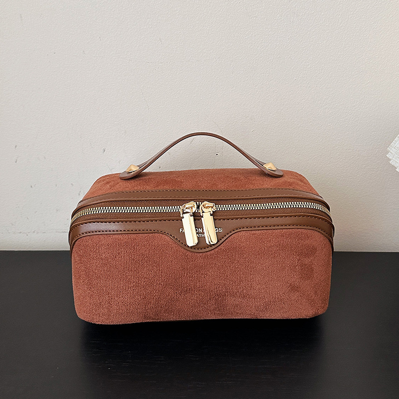 2026 New Luxury Free Shipping Large Capacity Makeup Bag Portable Travel Waterproof Toiletry Organizer Handbag Leather Cosmetic Bag Travel Storage Pouc