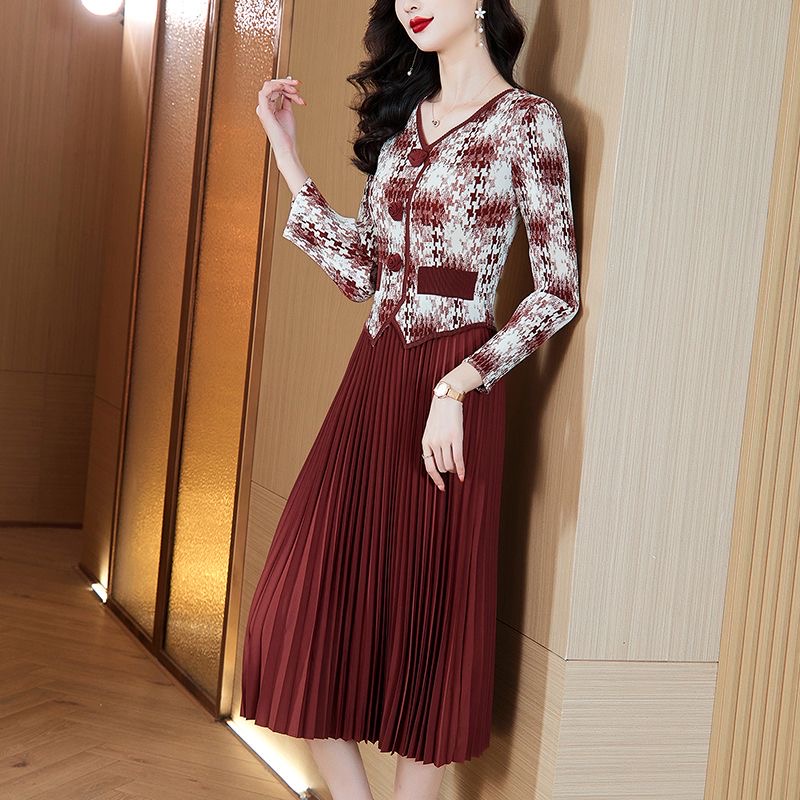 Pleated 2025 large size women's early spring new fashion temperament v-neck waist slimming dress D02310