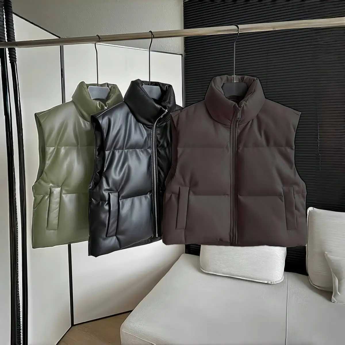 2025 Fashionable Short Autumn Winter Vest Womens Stand Collar Jacket Korean Style Casual Design Sense Niche Market OuterwearT251128