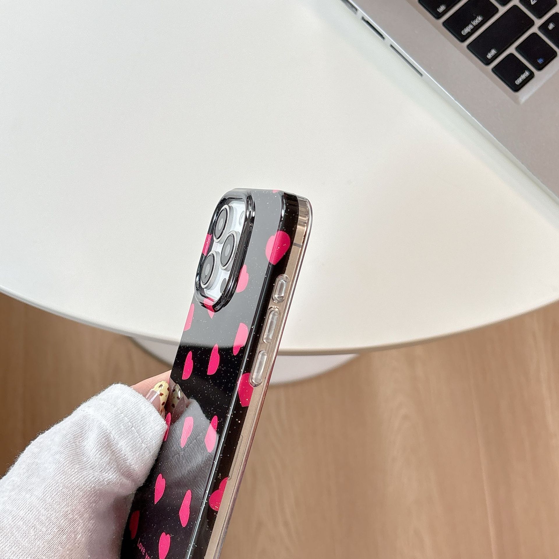 Black Background Heart Phone Case Suitable for iPhone 16/15/14 Pro Max Ins Glitter Half Cover New Model