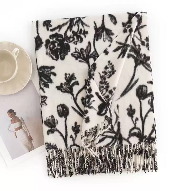 T573 new couple cashmere scarf female cream sweet girl style autumn and winter printed scarf neck
