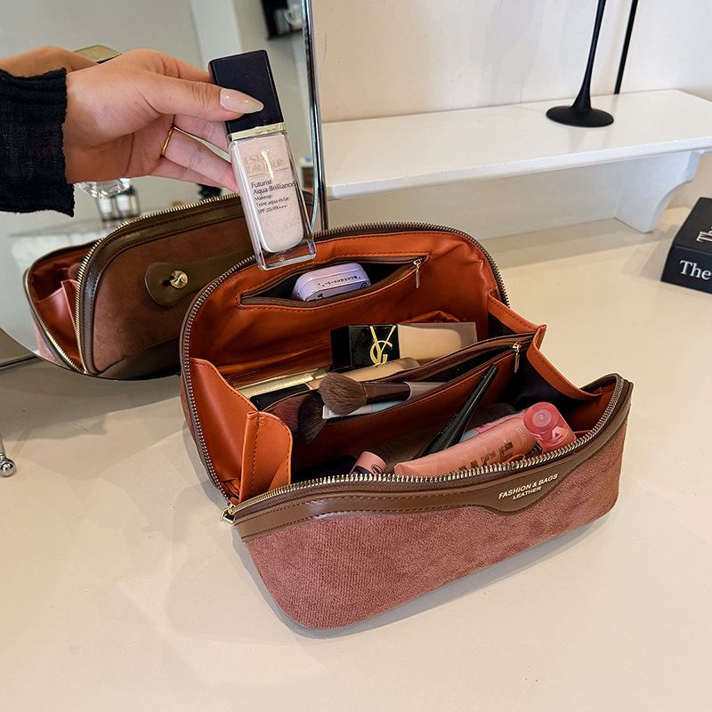 2026 New Luxury Free Shipping Large Capacity Makeup Bag Portable Travel Waterproof Toiletry Organizer Handbag Leather Cosmetic Bag Travel Storage Pouc