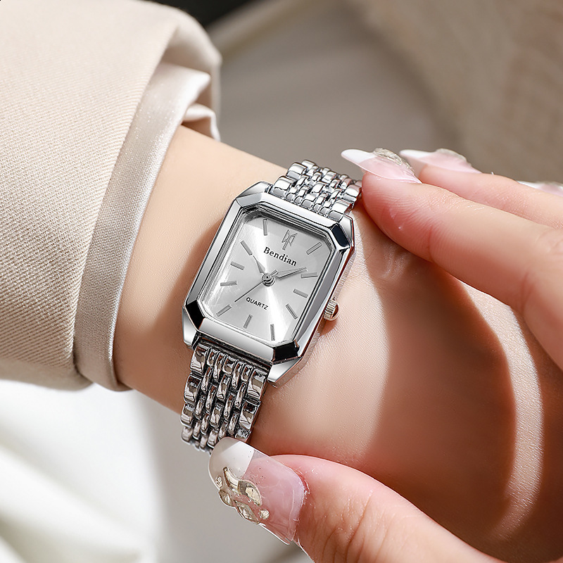 2025 New Light Luxury Steel Belt Womens Watch Female Student Fashion Simple Square Quartz Watch 231025