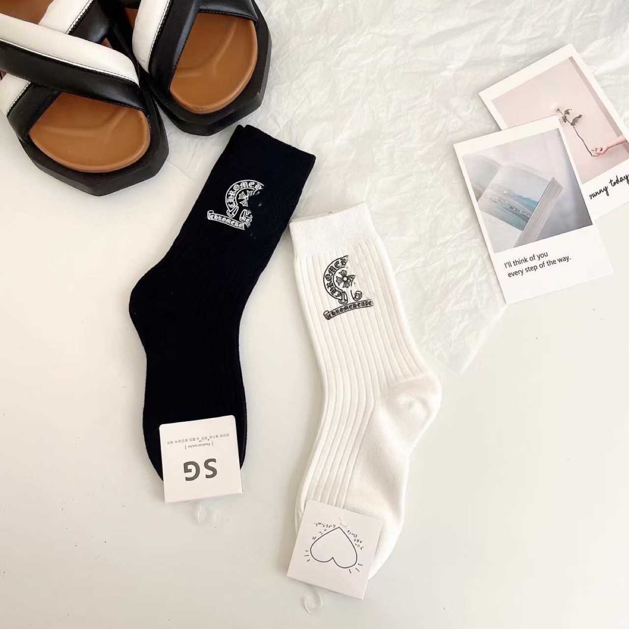 Fall/Winter Style Double-Needle Black and White Letter Heat Stamped Label Ins High-Style Trendy Mid-Calf Socks S2511128