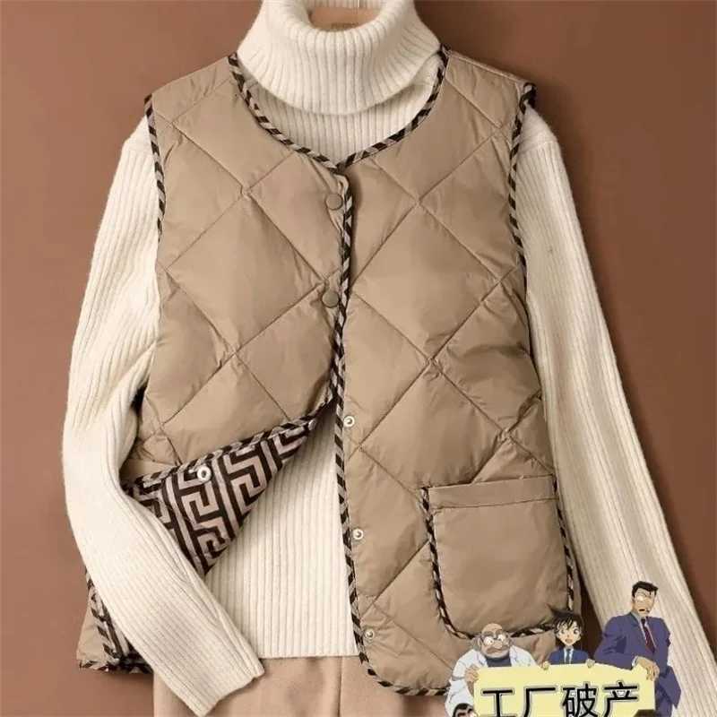 2025 New Autumn Winter Light Down Cotton Vest Woman Short Vests Round Neck Fashion Tops Loose Cotton Waistcoat Jacket FemaleT251128