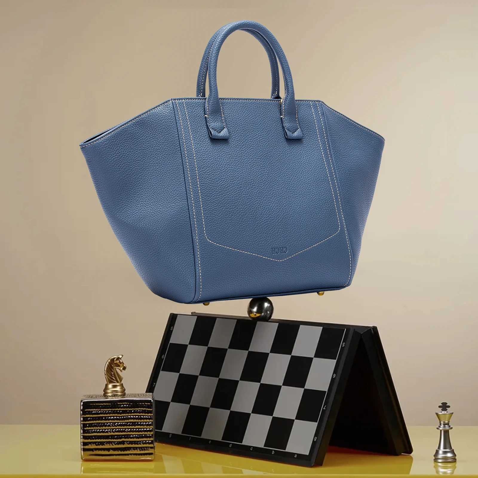 Unique Body Large Capacity Ladies Handbag Essential for Daily Travel Classic Retro Style Exquisite Workmanship K251128