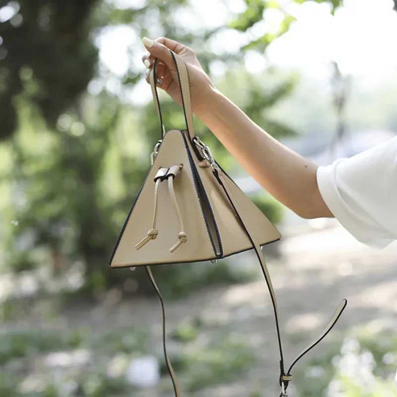 Designer Fi Ladies Shoder Bags Handbag Sense of Luxury Wen Bags High Quality Leather Crossbody Bag Designer Fem Triangle Bags Y251127